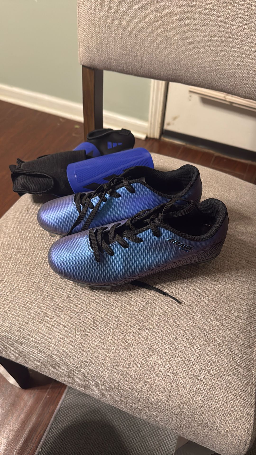 Free - Brava Soccer Cleats