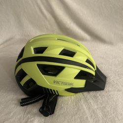 BRAND NEW! VICTGOAL Bike Helmet with rear LED light