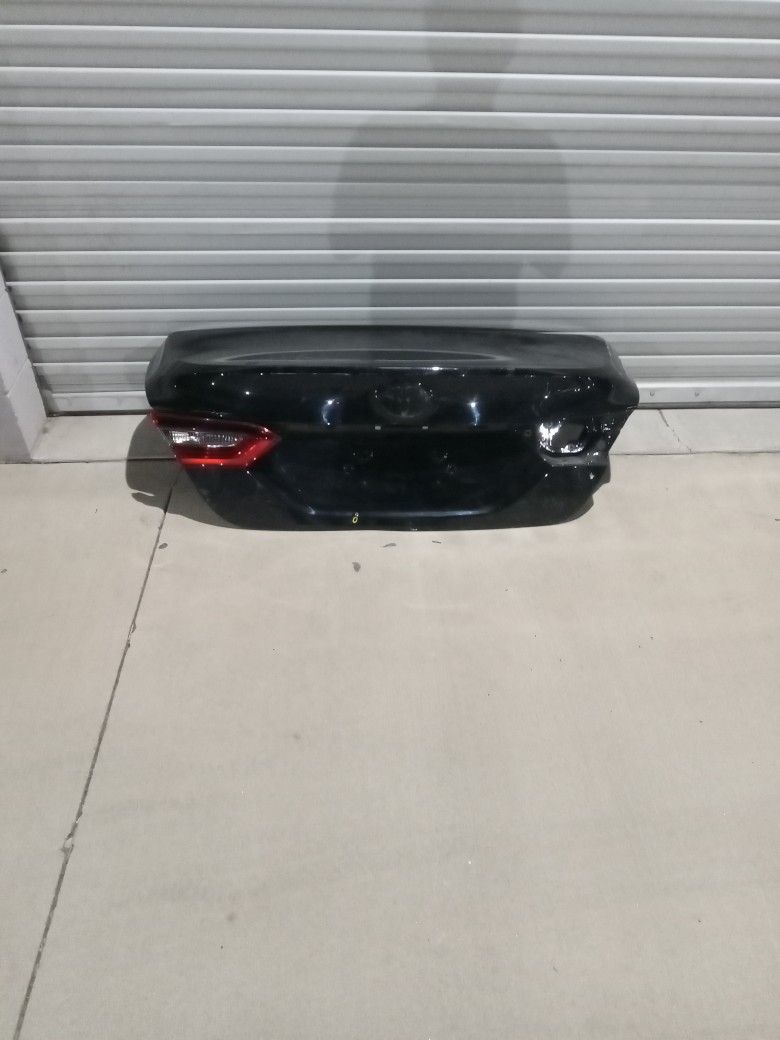 18 To 23 Trunk Toyota Camry Le ( Oem)