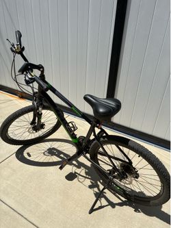 Giant Sedona Bike 28’ wheel Medium Frame
