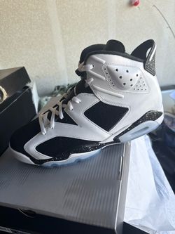Black and white retro 6s