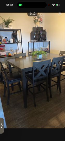 Nice table sturdy good condition