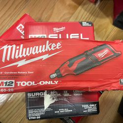 Milwaukee Cordless Multi Tool Read Below
