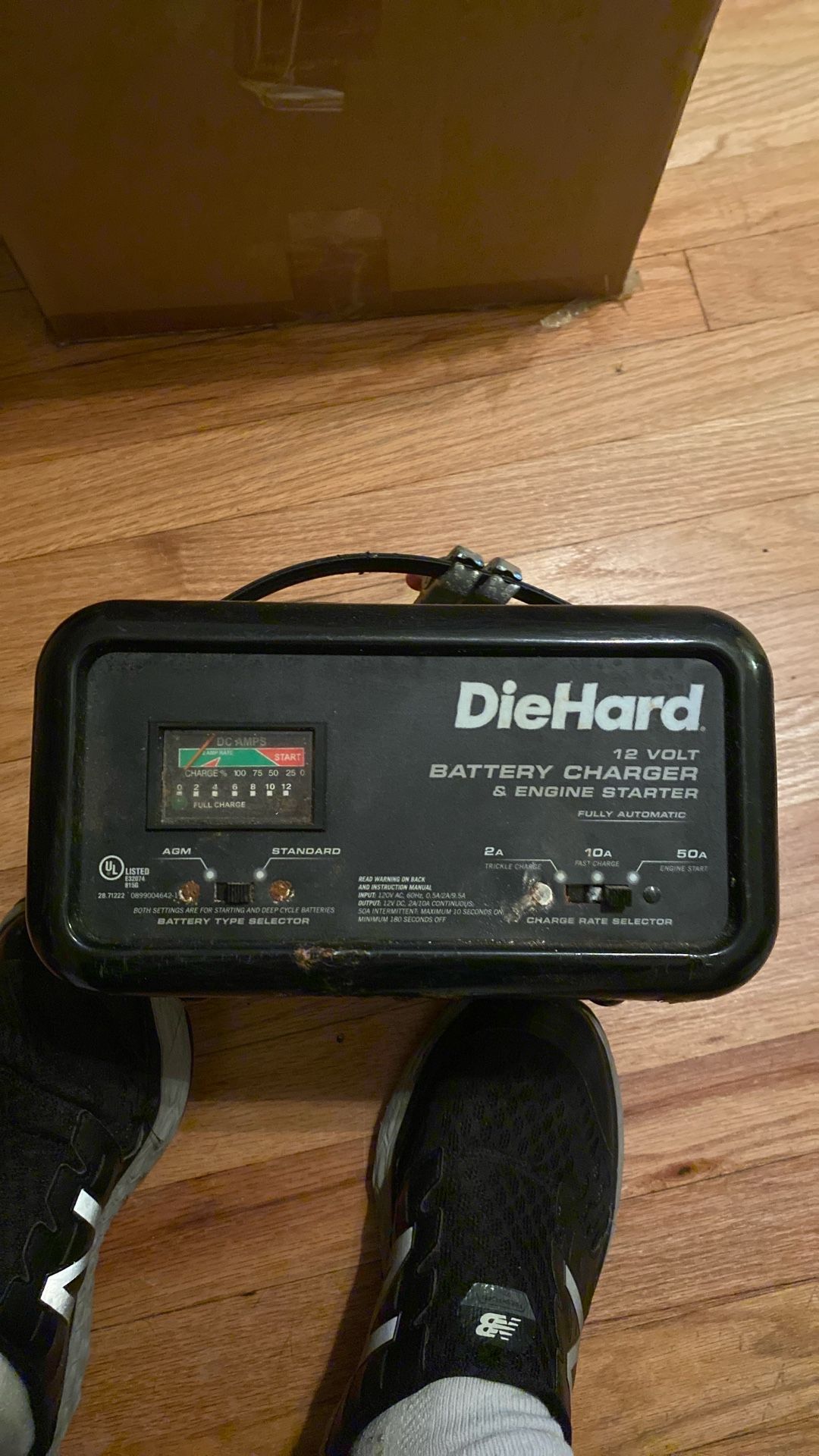 Battery Charger Die Hard 12 V And Engine Starter