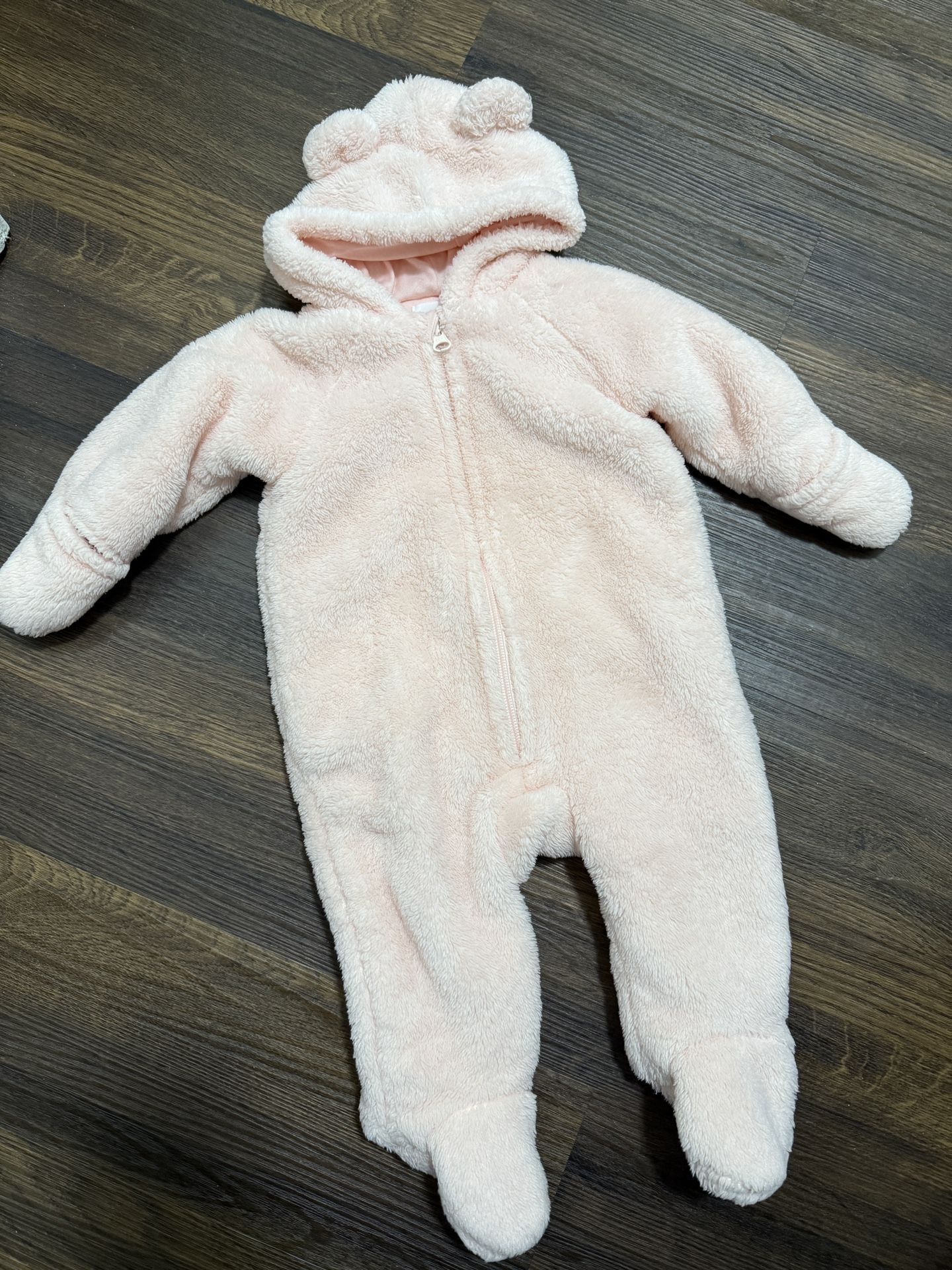 Old Navy baby girl hooded fleece one-piece suit 3-6 months