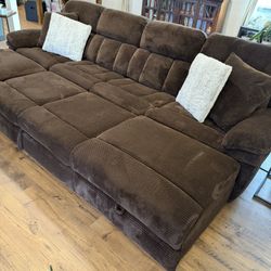 Nearly Brand New Bob’s Furniture Brown Reclining Sofa w/5 Year Warranty 
