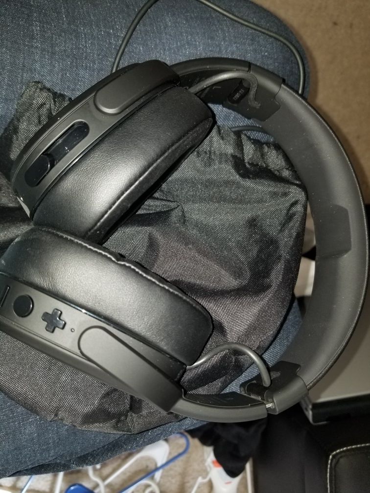 Skull crusher wireless headphones
