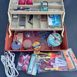 Plano Hard Plastic Fishing Tackle Box with Lift-Out Tray & Accessories, Pre-Owned