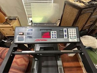 Life Fitness 9100HR Next Generation Treadmill for Sale in Willis