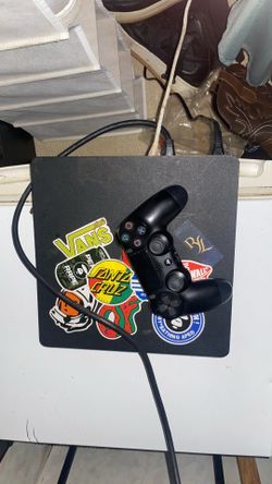 PS4 Comes With Cords And Controller 