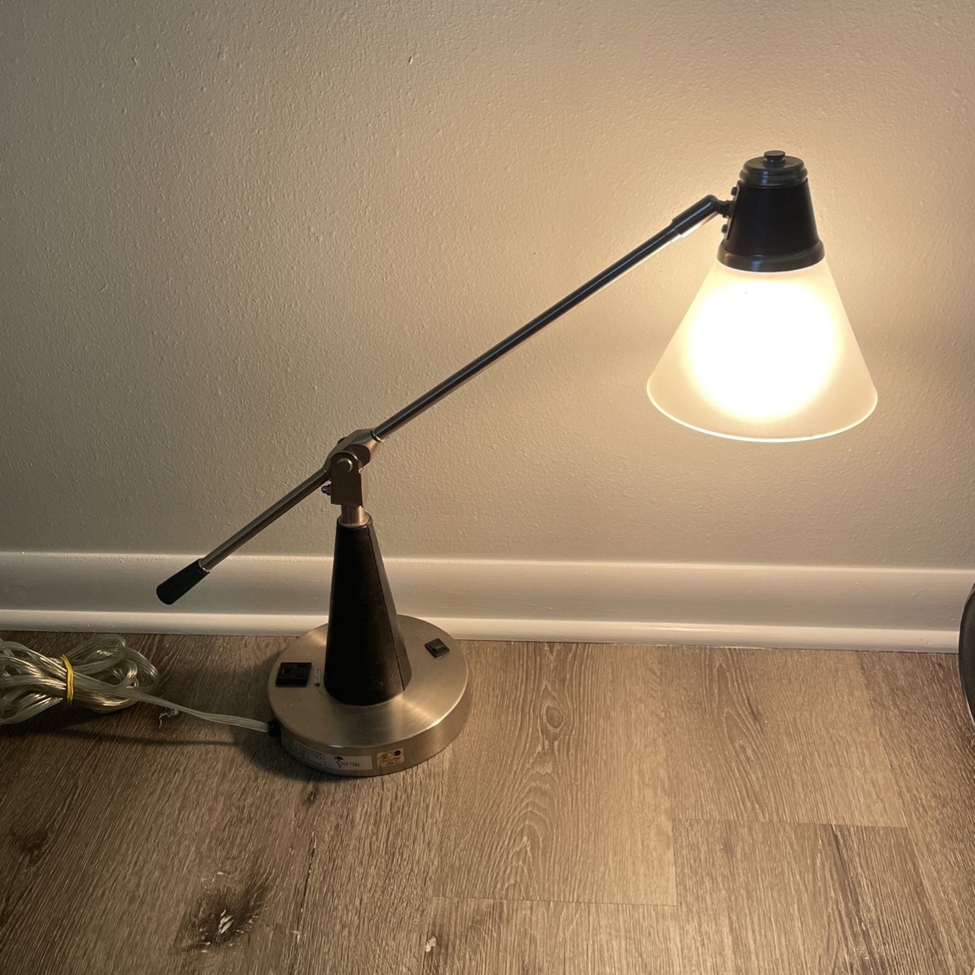 van teal TL1024 Office/Table Lamp 