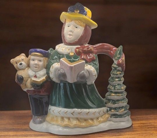 FITZ & FLOYD OMNIBUS 1993 Village Carolers CHRISTMAS TEAPOT 36oz. Woman Boy VTG