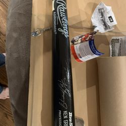 Ken Griffey Jr. Signed bat with Psa Authentication 