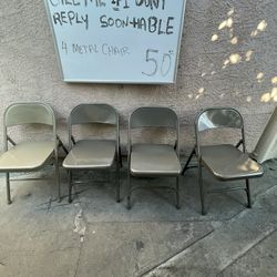 4 Foldable Chairs 