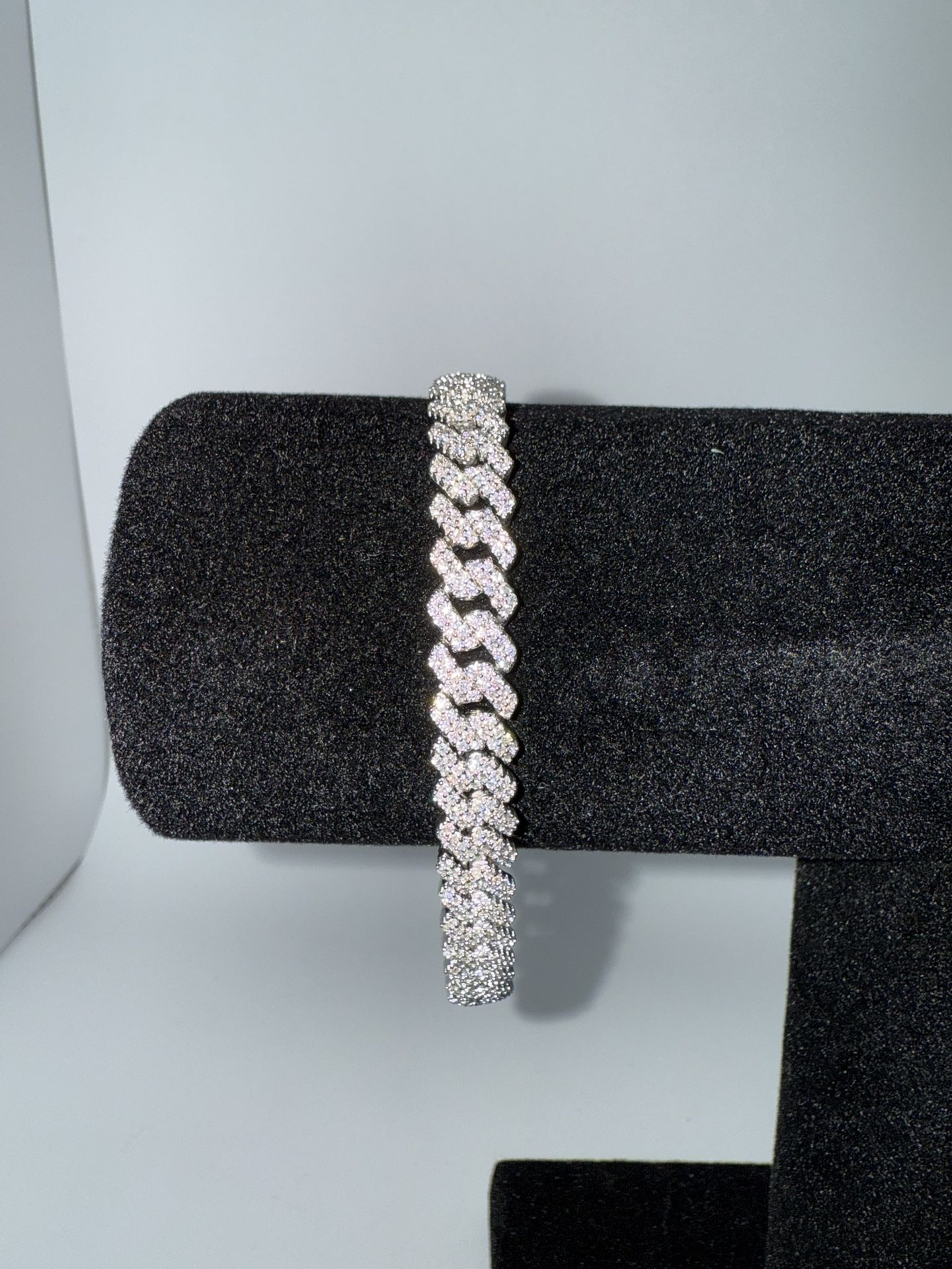VVS1 D Color Moissanite Cuban Link Bracelet – Iced 8mm 8inch Luxury Piece