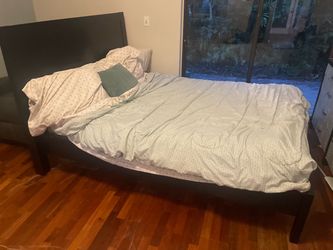 Real wood queen size bed black bedroom mattress and boxspring