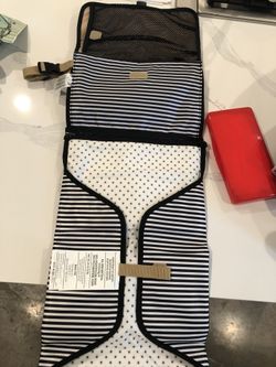 Skip hop changing station