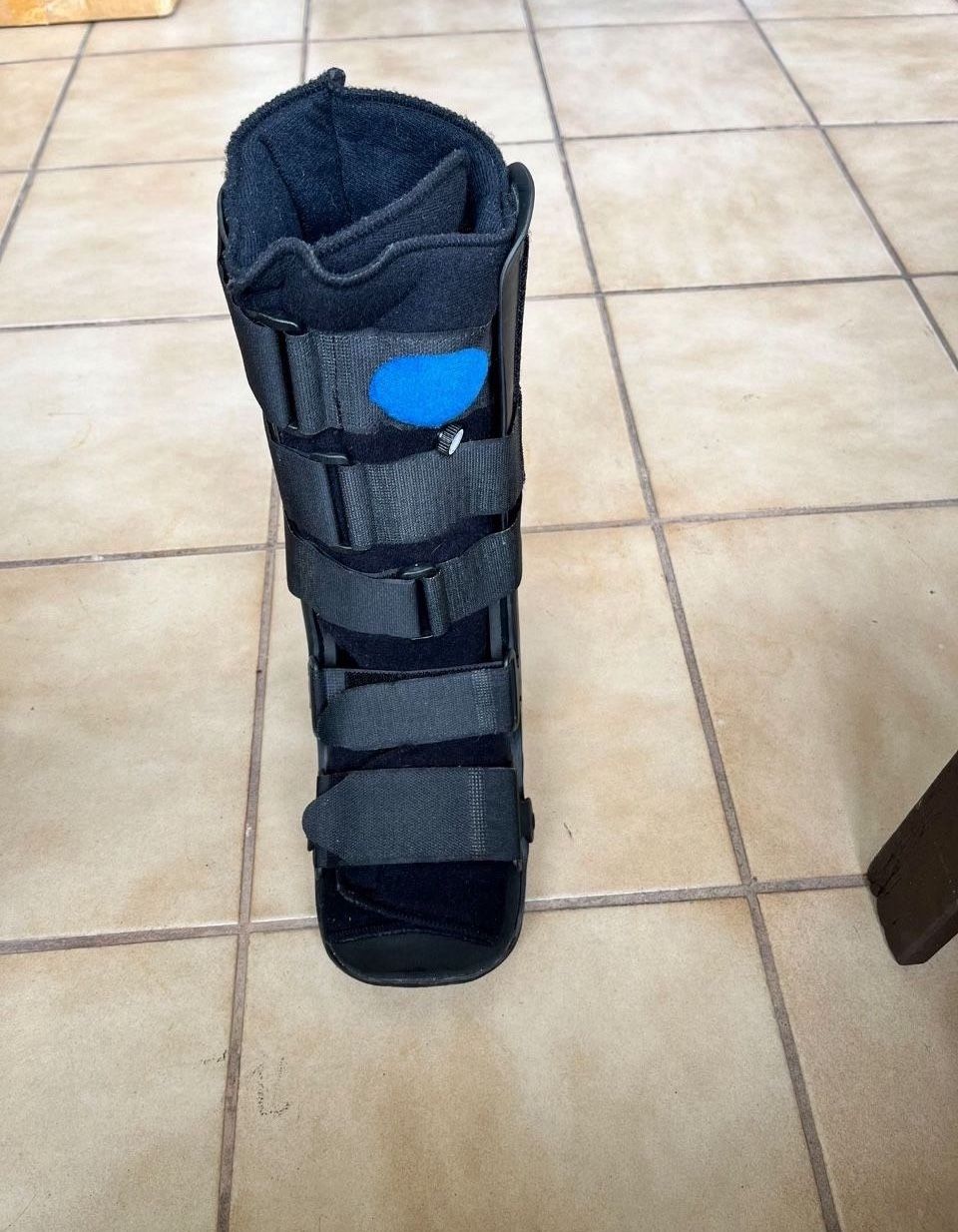 Air Cam Walker Ortho Fracture Walking Boot… SIZE SMALL… In Great Condition..,$35