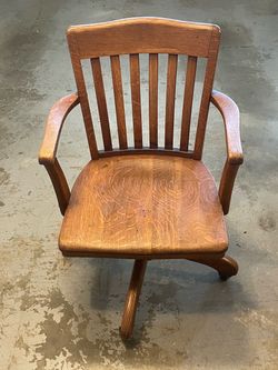 Antique Banker’s / Courtroom Swivel Chair – Circa 1915–1925 – $175