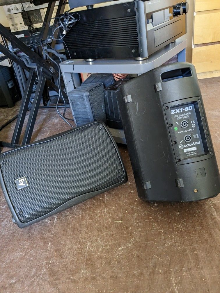 Electro Voice Zx190 8" Two Way Speakers for Sale in Garden Grove, CA