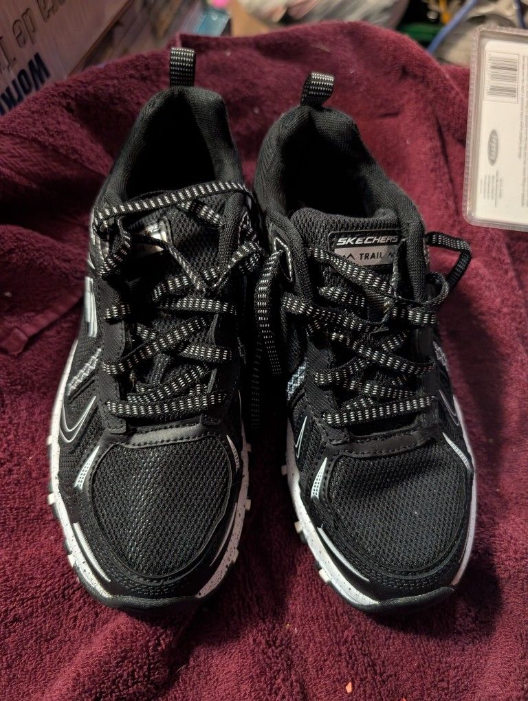 Women's Skechers New Size 7
