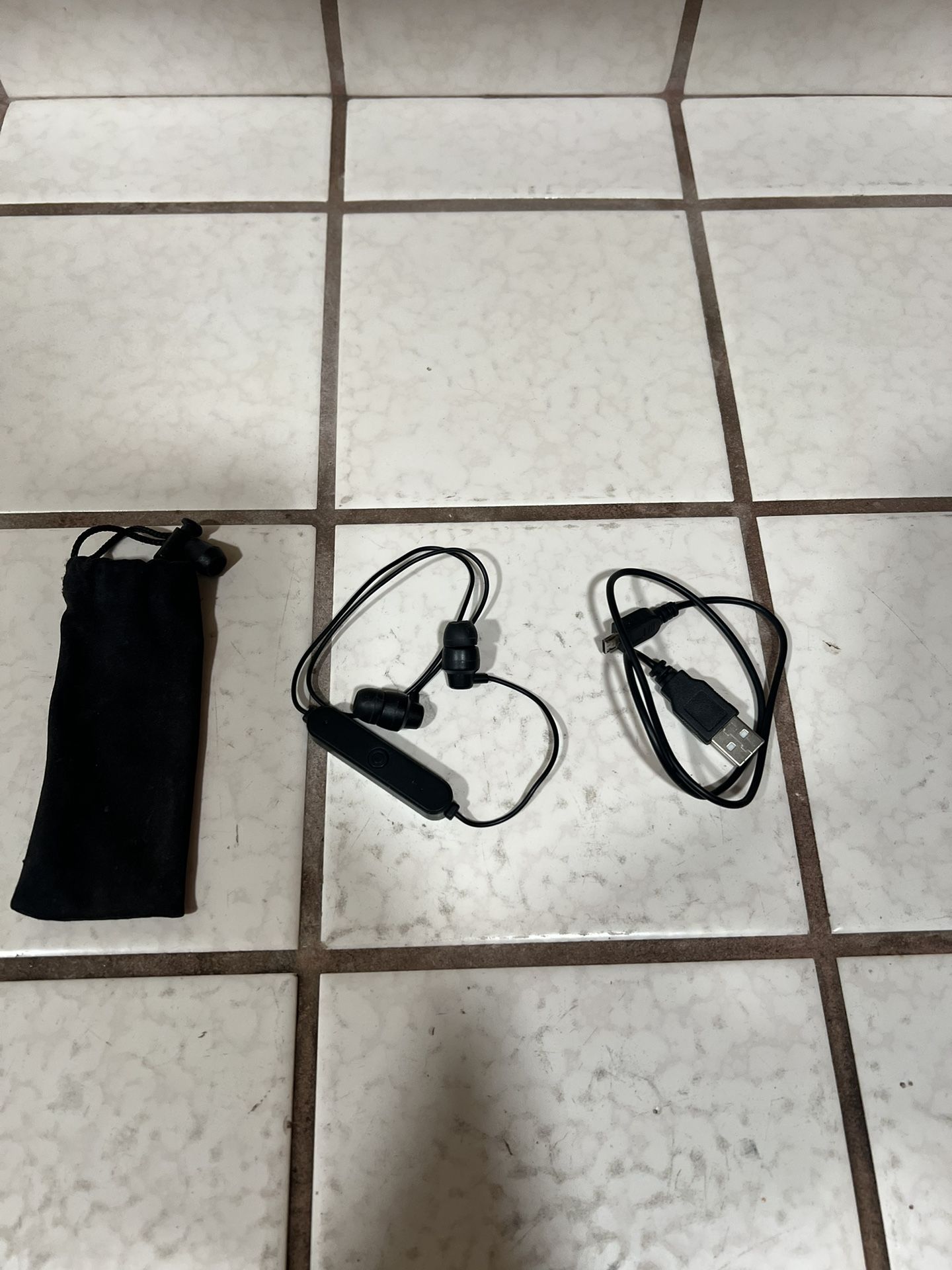 Vivitar Earbuds