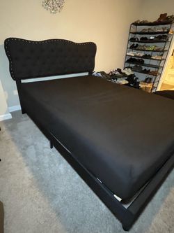 Queen Size Upholstered Bed