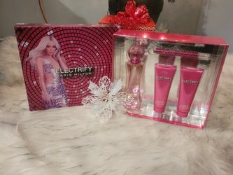 Paris Hilton ELECTRIFY SET
