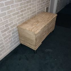 “Vintage 1940s Cavalier Cedar Chest – Solid Cedar Interior – Beautiful Storage Trunk”$250.00 OBO