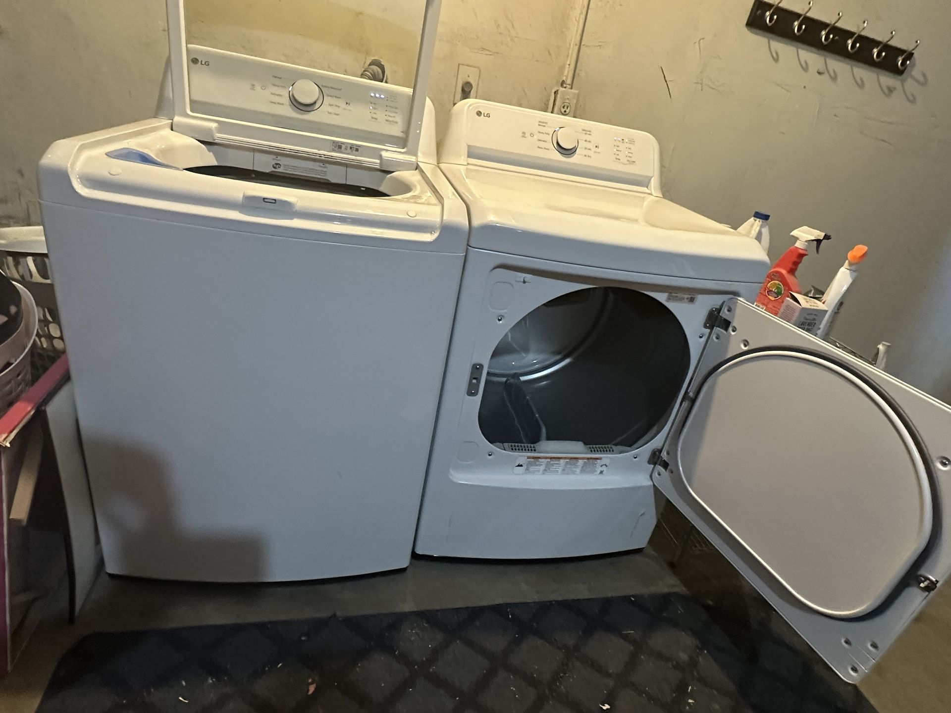 LG Washer & Dryer Electric - Like New
