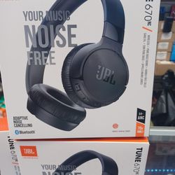 JBL 670 Bluetooth Headphones. Brand New