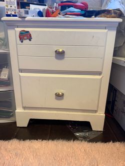 Full size bed, mattress and nightstand. Bookshelf is 20 dollars extra