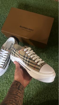 Burberry converse