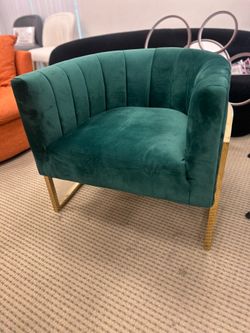 Accent Chair - Channel Tufted Velvet - Gold Legs Velvet Green - New