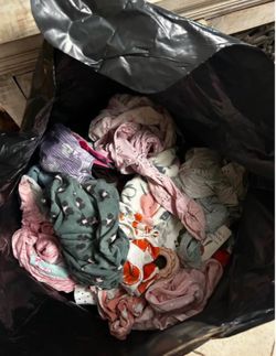 HUGE amount of Babygirl 3 - 12 months clothes and headbands