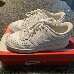  Women’s Nike Court Vision Low Shoes Size 9