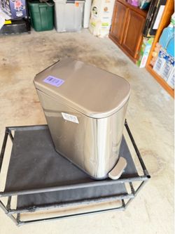Bathroom / Bedroom Trash Can with Soft Close Lid 3.5 Gallon