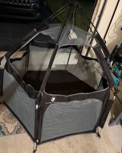 California Beach Co pop n go playpen