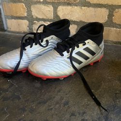Adidas Soccer Cleats Size 2.5 Boys