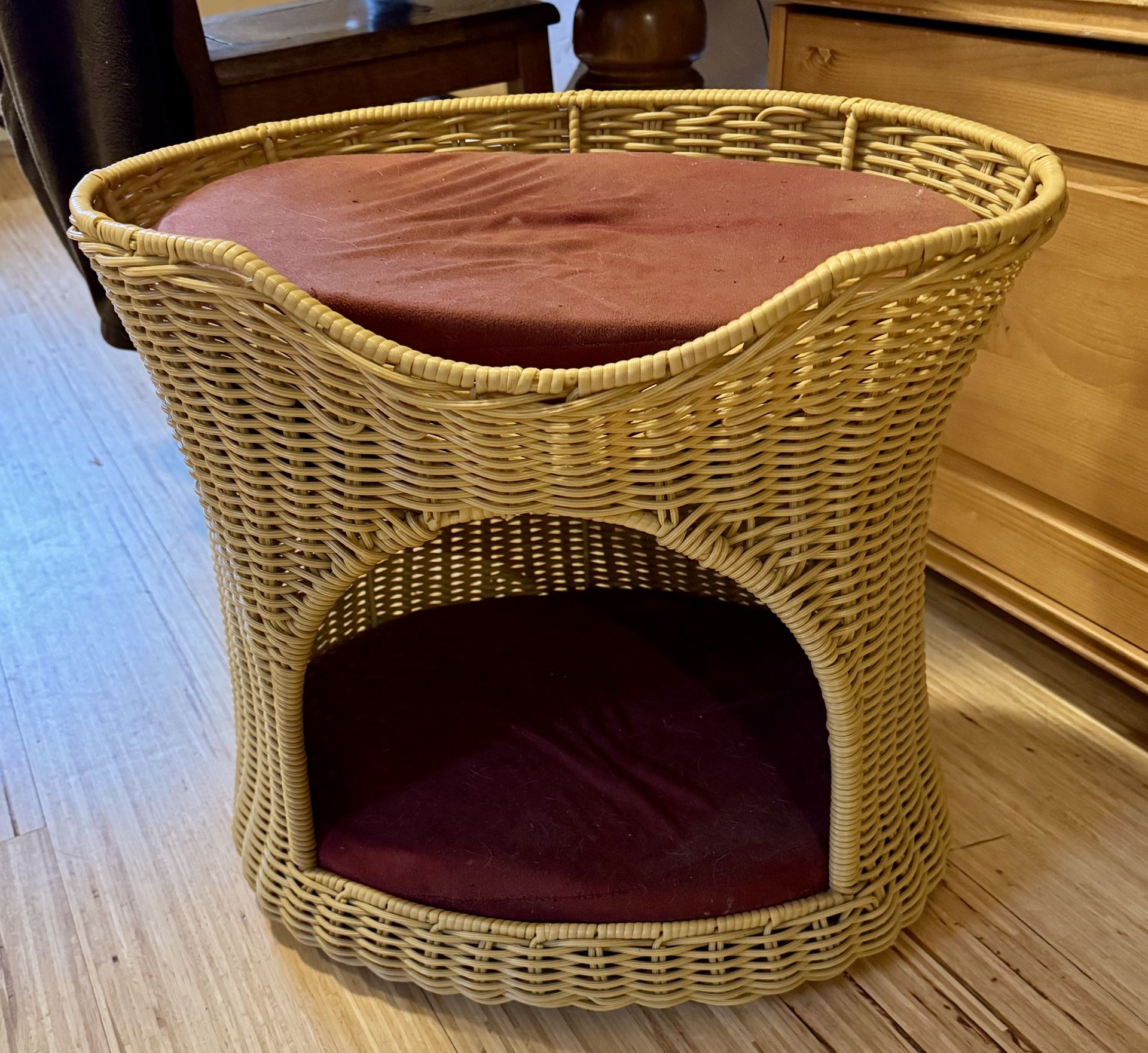 Wicker 2-Bed Cat Condo