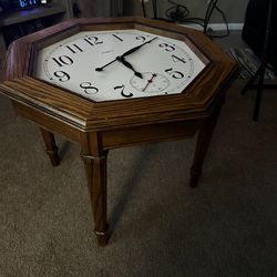 ***RARE Howard Miller End Table Clock***