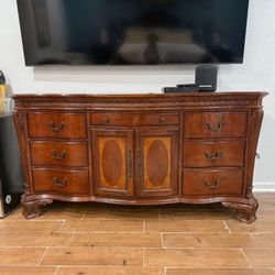 Elegant 9-Drawer Cherry Wood French Provincial Dresser/Buffet