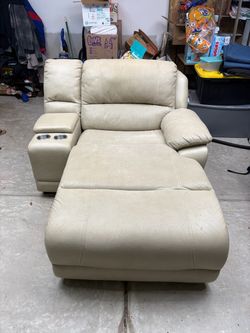 Reclining Chase Lounger with Console