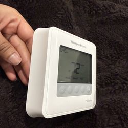 Honeywell Home ProSeries thermostat (Set of 2)