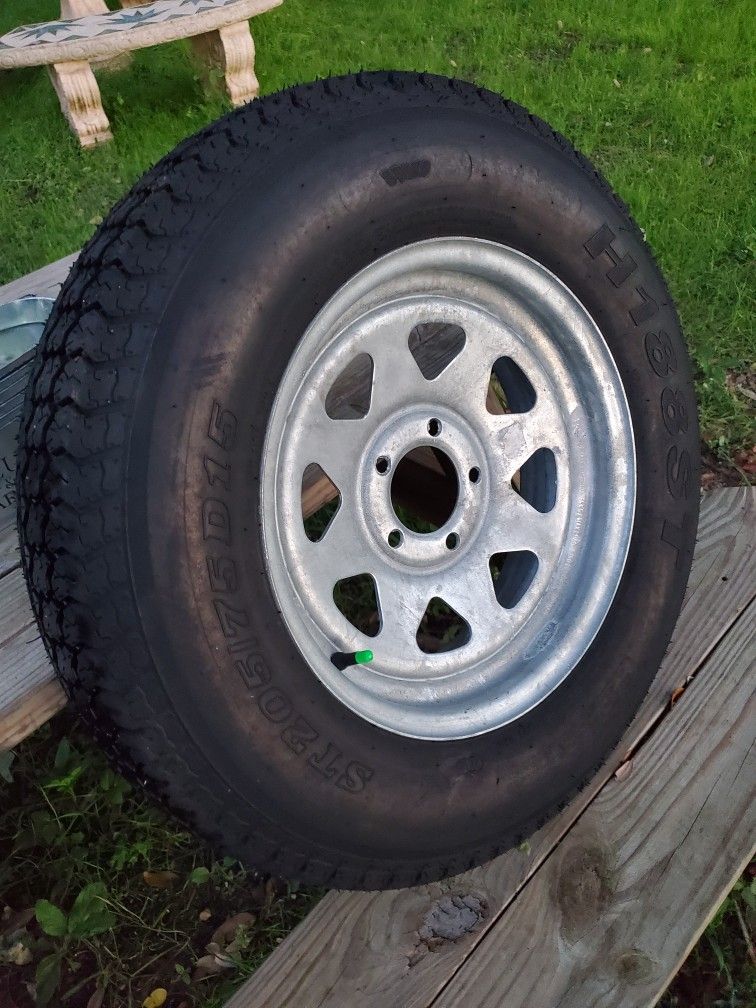 H188 ST205/75D15 boat trailer tire on rim.