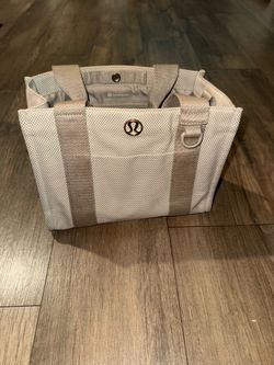Lululemon tote
