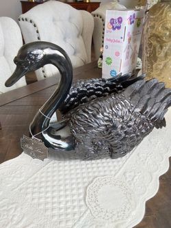 Large New swan decor