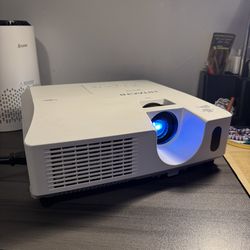 Hitachi Projector