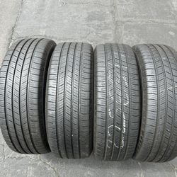 Set. Tires. 225. 65. 17.  Michelín 