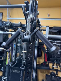 Rogue Fitness Rotating V-Grip Cable Attachment – Like New